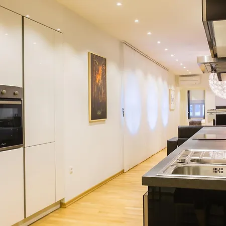 Apartment Wh *