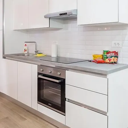 Apartment Wh *
